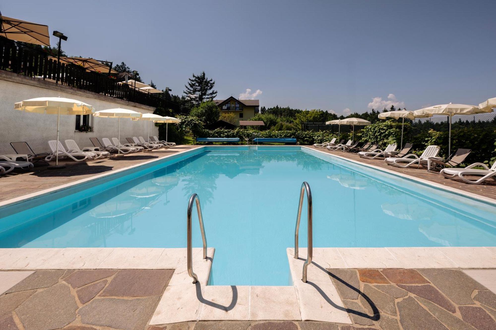Hotel Scoiattolo Baselga di Pine Exterior photo