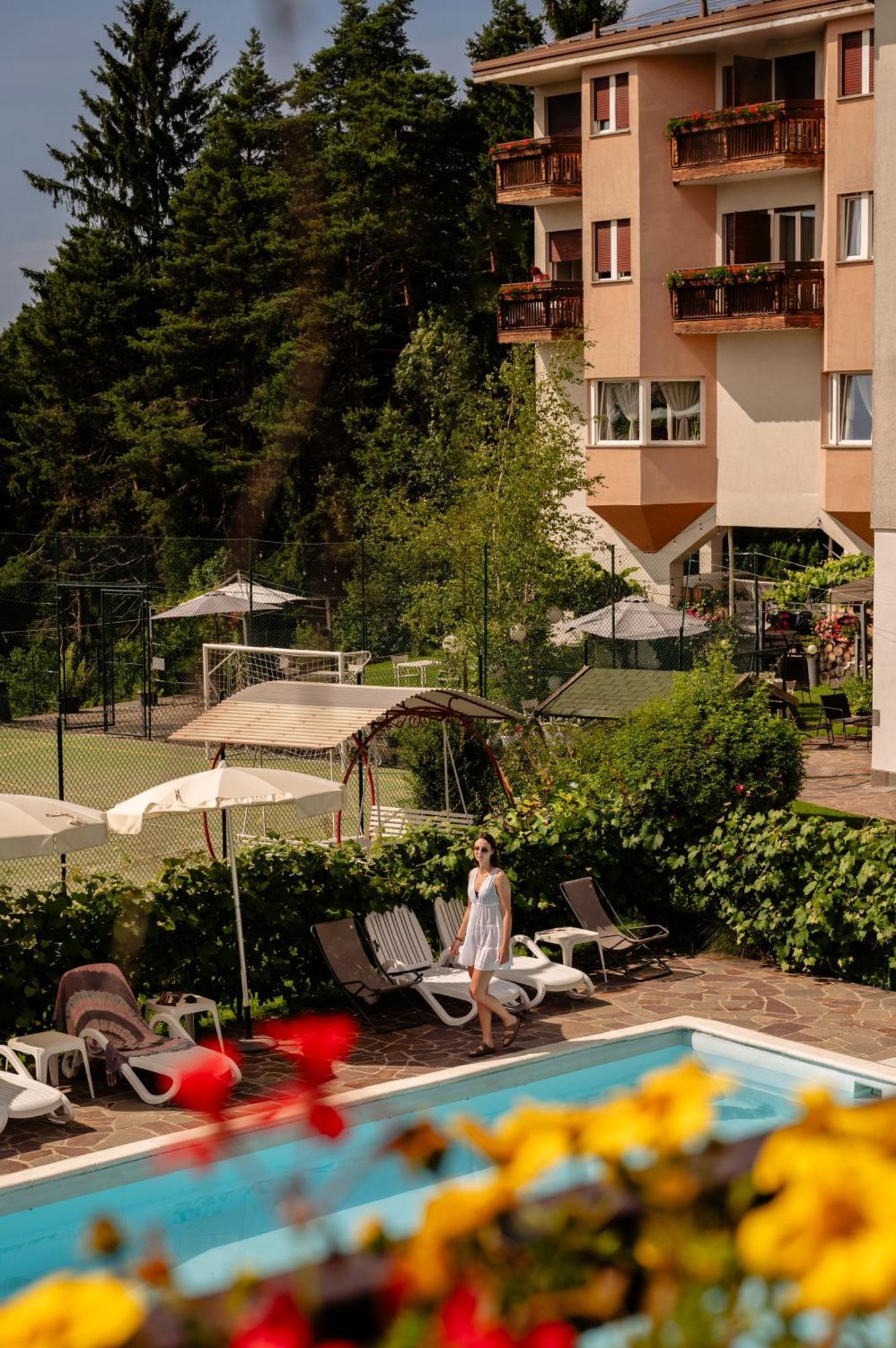 Hotel Scoiattolo Baselga di Pine Exterior photo